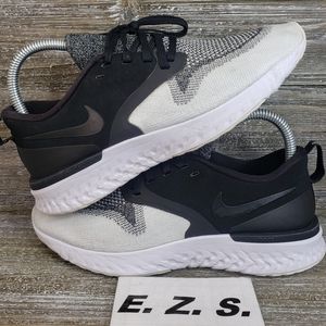 Nike Odyssey React 2 Flyknit Black White Women Size 8.5